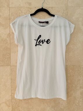 Christian Siriano White Short Sleeve 'Love' Graphic Tee Medium NWOT